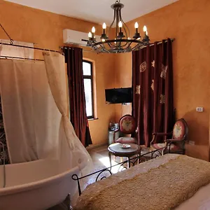 https://atelier-luxury-rooms.gethaifahotels.com